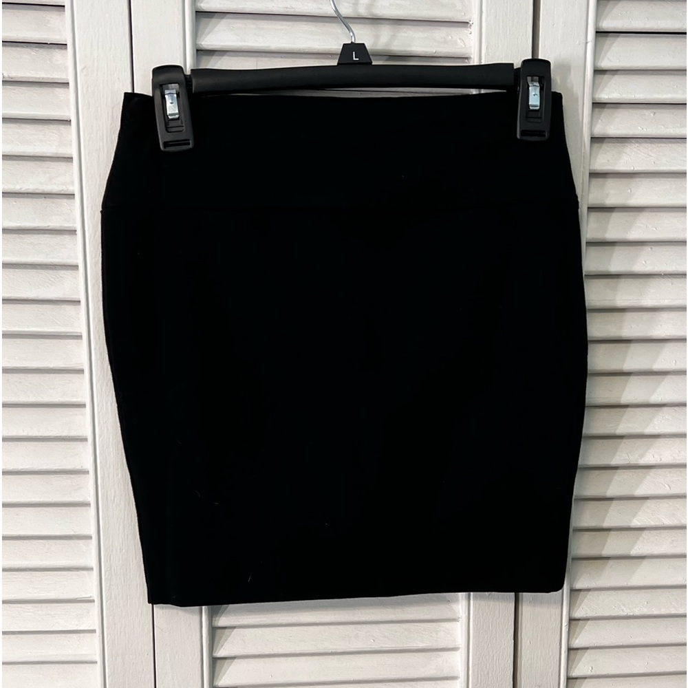 The Morgan Black mini skirt stretch  size medium